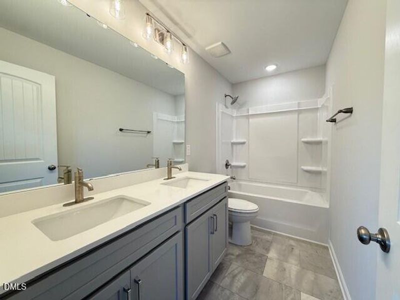 100 VR Hall bath 2 100 VR Hall bath 2