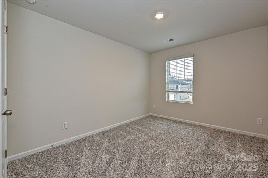 Spacious, unfurnished interior of a new home in Buffalo Ridge, Newton (Image 11).