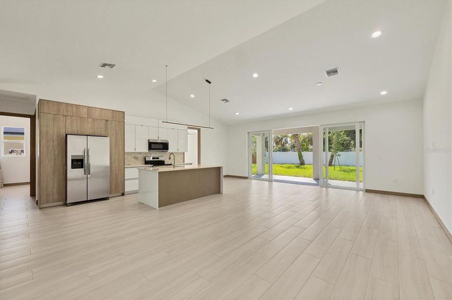 Image 10 of a home in .