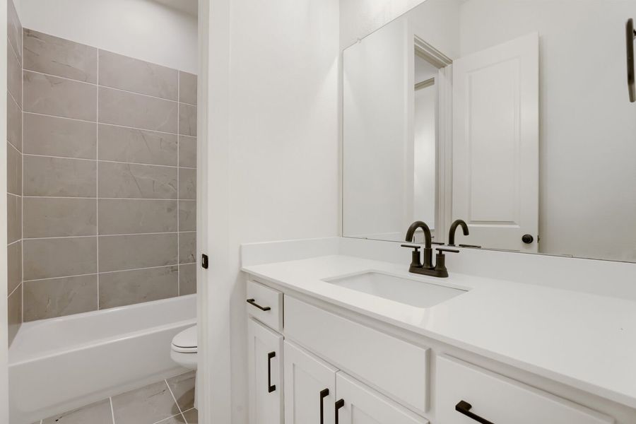 1105 Brookwood - Full Bathroom
