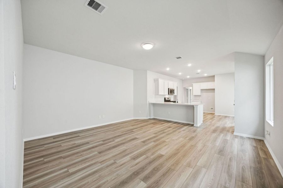 Spacious, unfurnished interior of a new home in Saint Tropez, Huffman (Image 16).