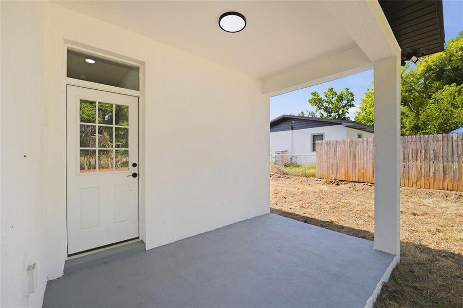 Exterior details and patio area of a home in , Dade City (Image 24).