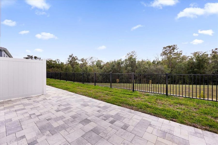 Exterior details and patio area of a home in , Kissimmee (Image 3).