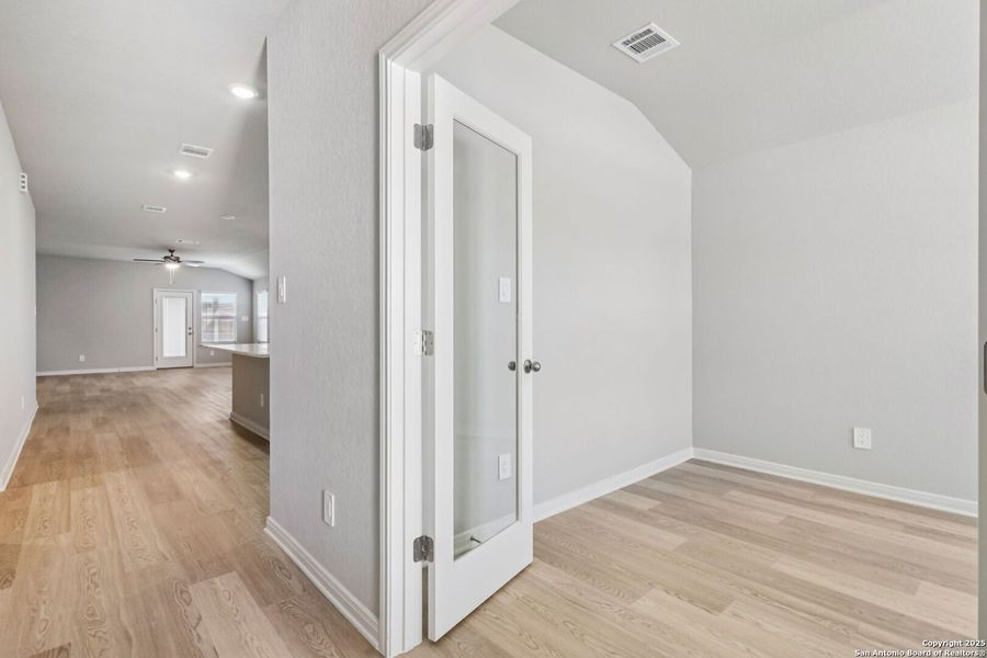 Spacious, unfurnished interior of a new home in Estancia Ranch - Premier Series, San Antonio (Image 32).