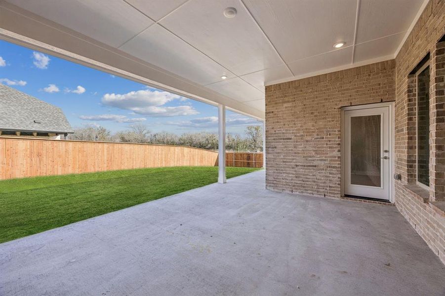 Exterior details and patio area of a home in Dove Hollow, Waxahachie (Image 4). Exterior details and patio area of a home in Dove Hollow, Waxahachie (Image 4).