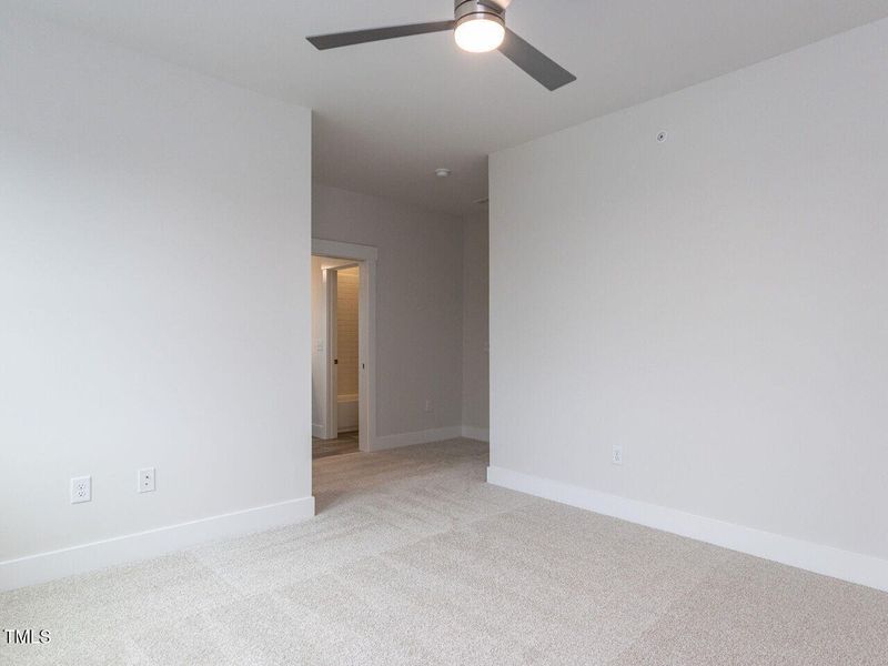 032-1280x960-bedroom