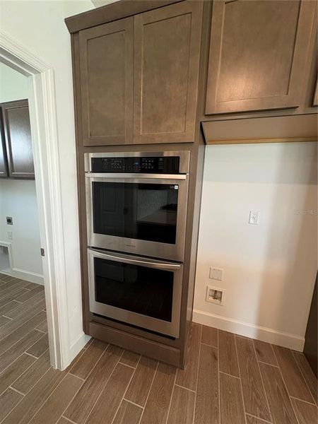 Close-up of interior finishes inside a home in Oakview, Apopka (Image 10).