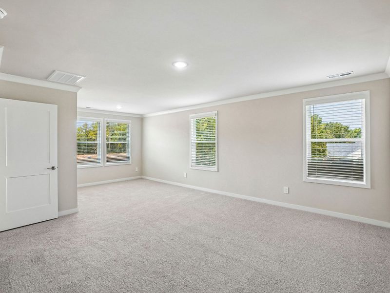 Spacious, unfurnished interior of a new home in Watkins Glen, Raleigh (Image 16).