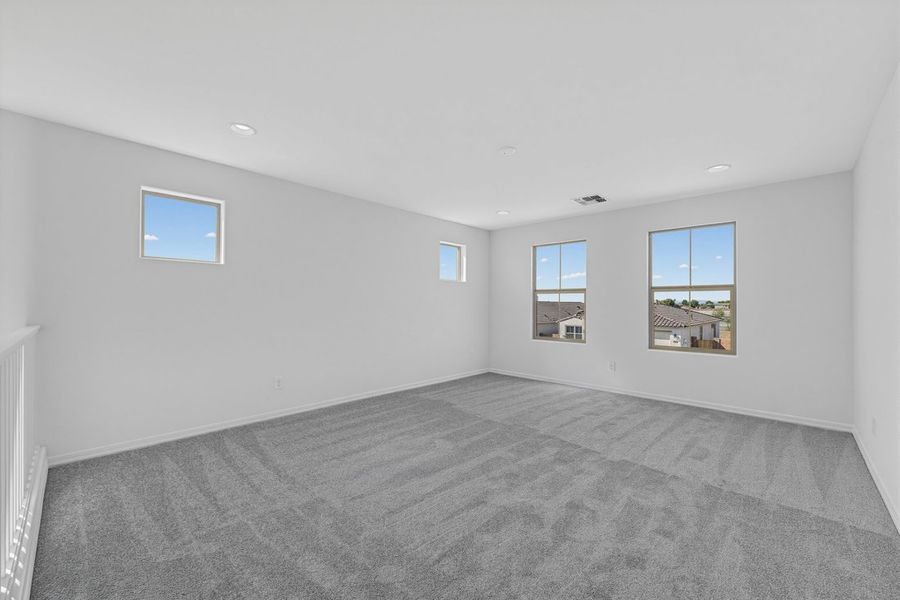 Spacious, unfurnished interior of a new home in Combs Ranch, San Tan Valley (Image 19).