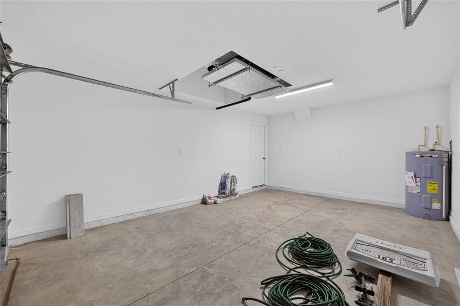 Spacious, unfurnished interior of a new home in , Ocala (Image 33).