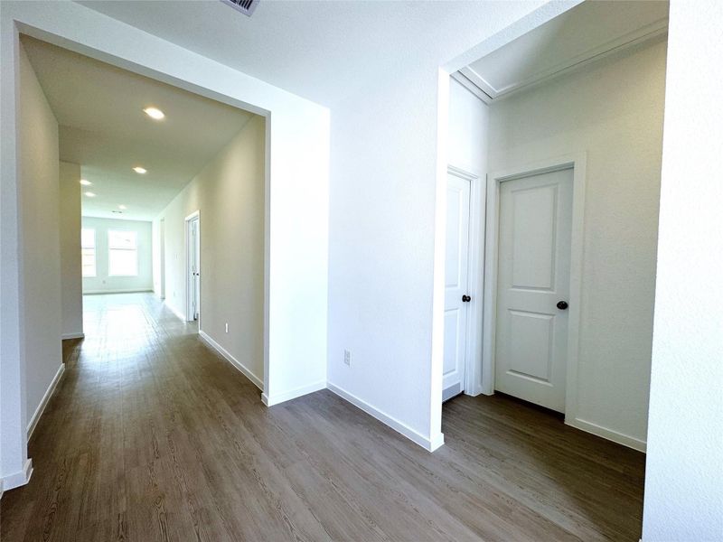 Spacious, unfurnished interior of a new home in Anniston, Katy (Image 16).
