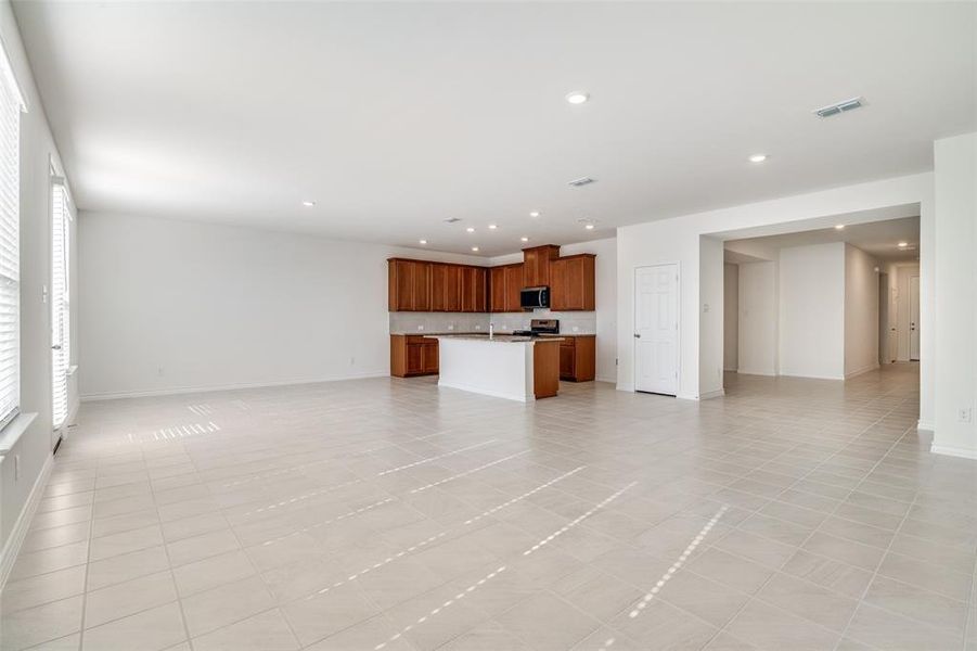 Spacious, unfurnished interior of a new home in Heartland Signature, Crandall (Image 29).