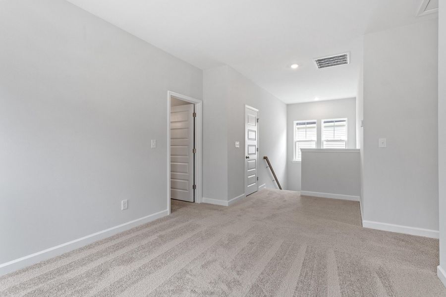 Spacious, unfurnished interior of a new home in , Summerville (Image 21).