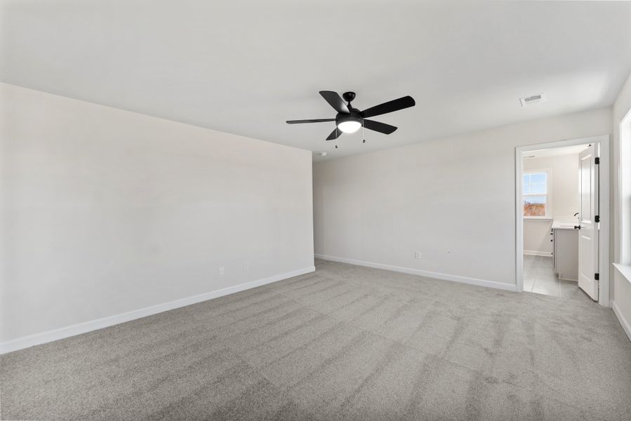 Spacious, unfurnished interior of a new home in Landmark Commons, Boiling Springs (Image 28).