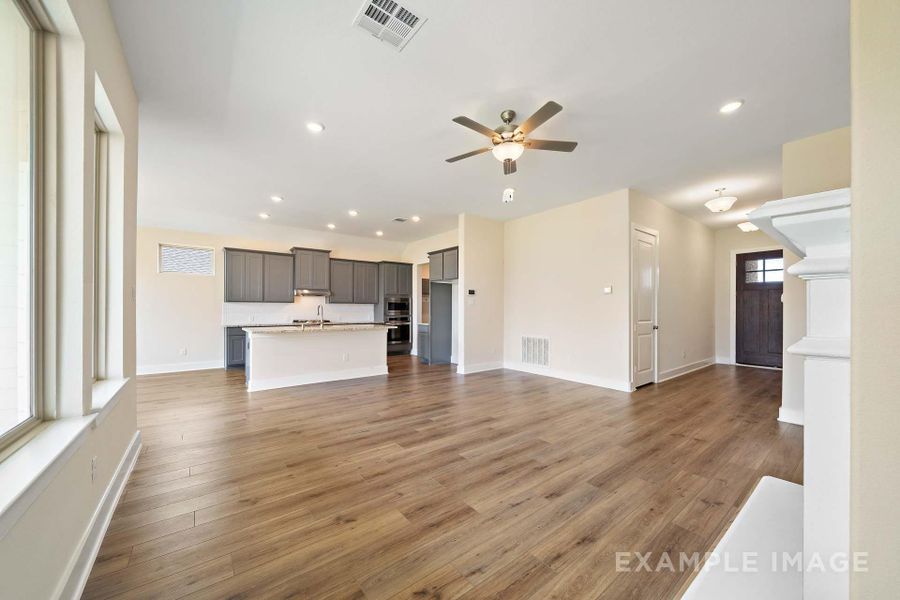 Spacious, unfurnished interior of a new home in Lago Mar, Texas City (Image 21).