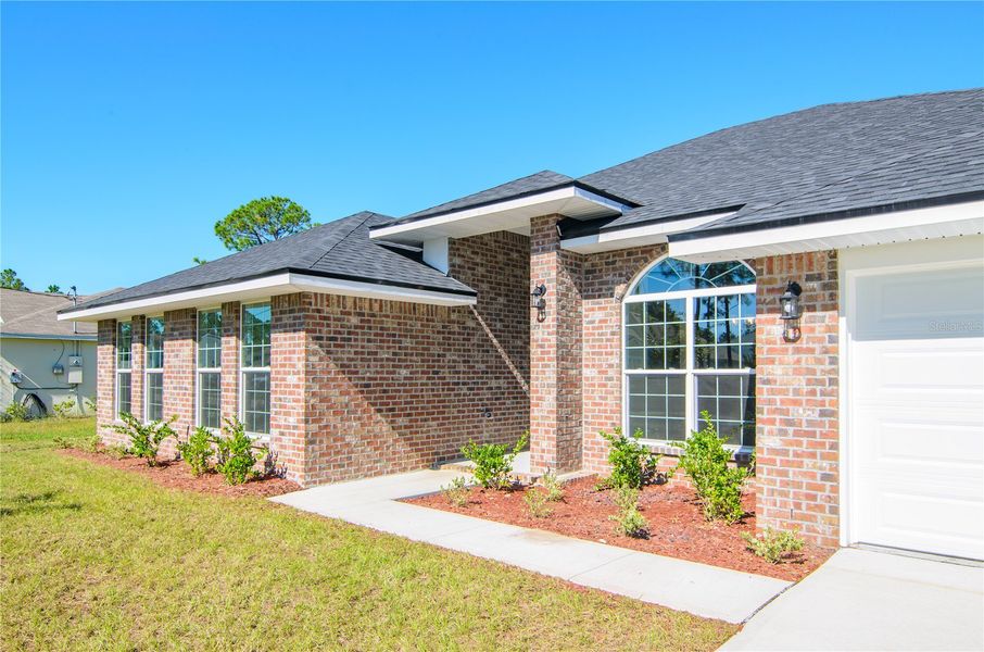 Exterior details and patio area of a home in Palm Coast, Palm Coast (Image 4).