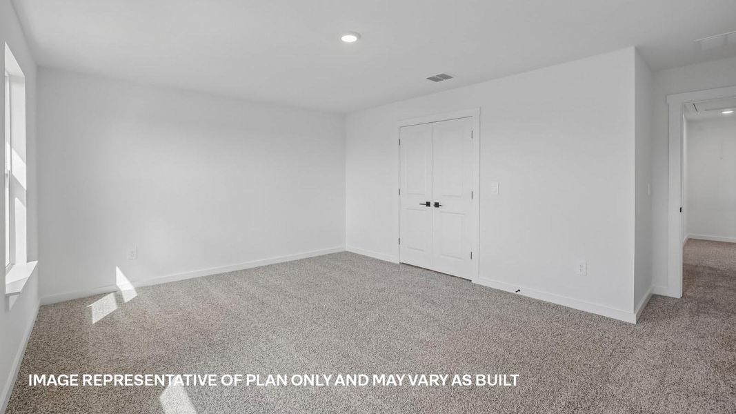 Spacious, unfurnished interior of a new home in Rosenbusch Ranch, Leander (Image 44).