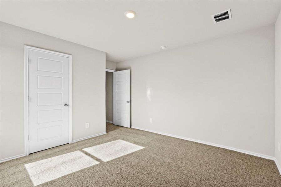 Spacious, unfurnished interior of a new home in Orchard Village, Fort Worth (Image 14).