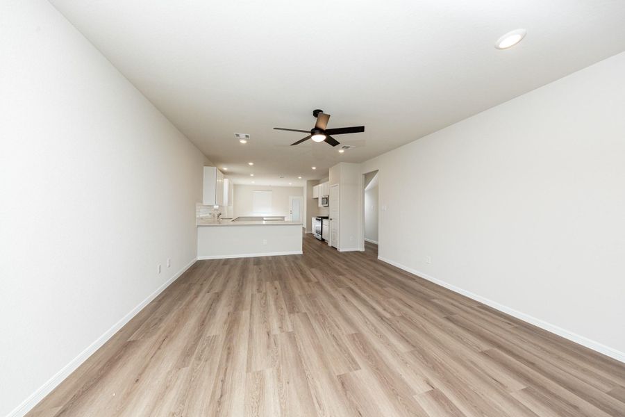 Spacious, unfurnished interior of a new home in River's Edge, Conroe (Image 16).