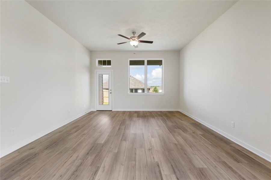 Spacious, unfurnished interior of a new home in Vintage Farms, Brenham (Image 45).