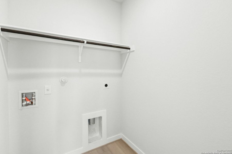 Image 19 of a home in Willowbrook. Image 19 of a home in Willowbrook.