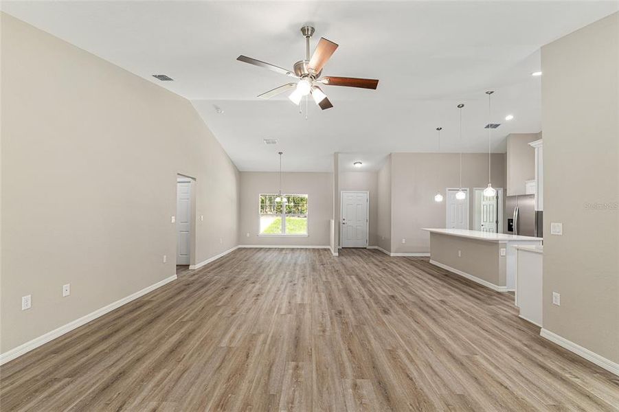 Spacious, unfurnished interior of a new home in , Dunnellon (Image 35).