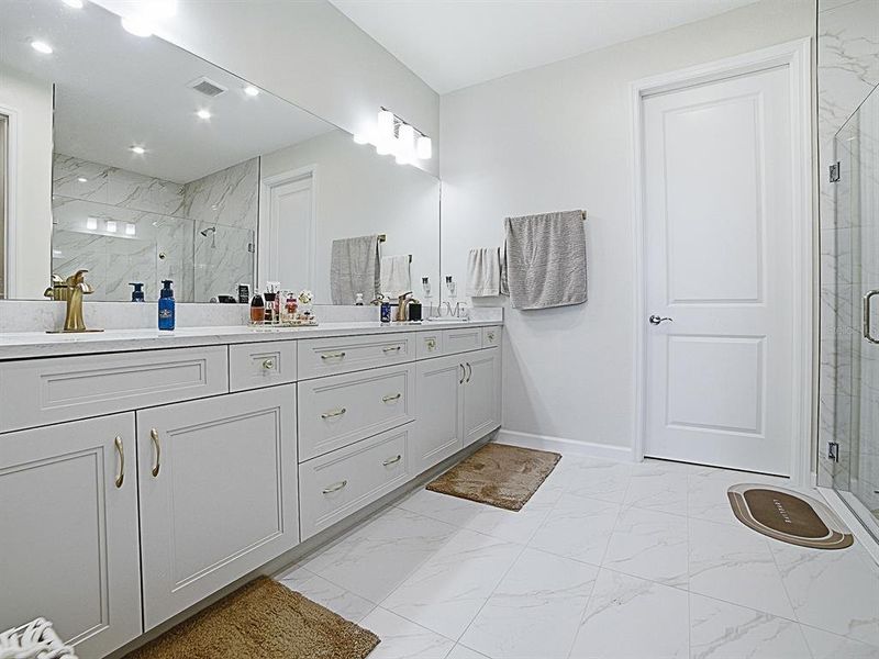 Furnished interior view inside a new home in , Tavares (Image 8).