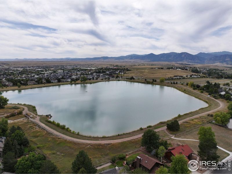 Short stroll to Harper Lake!