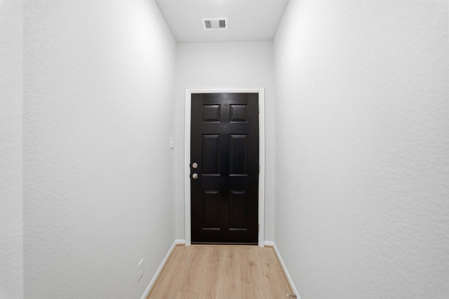 Spacious, unfurnished interior of a new home in Trails at Woodhaven Lakes, La Marque (Image 14).
