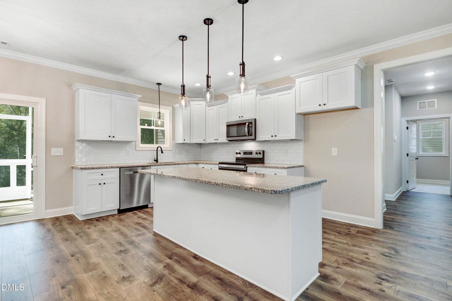 17-652 Shawnee Dr-17