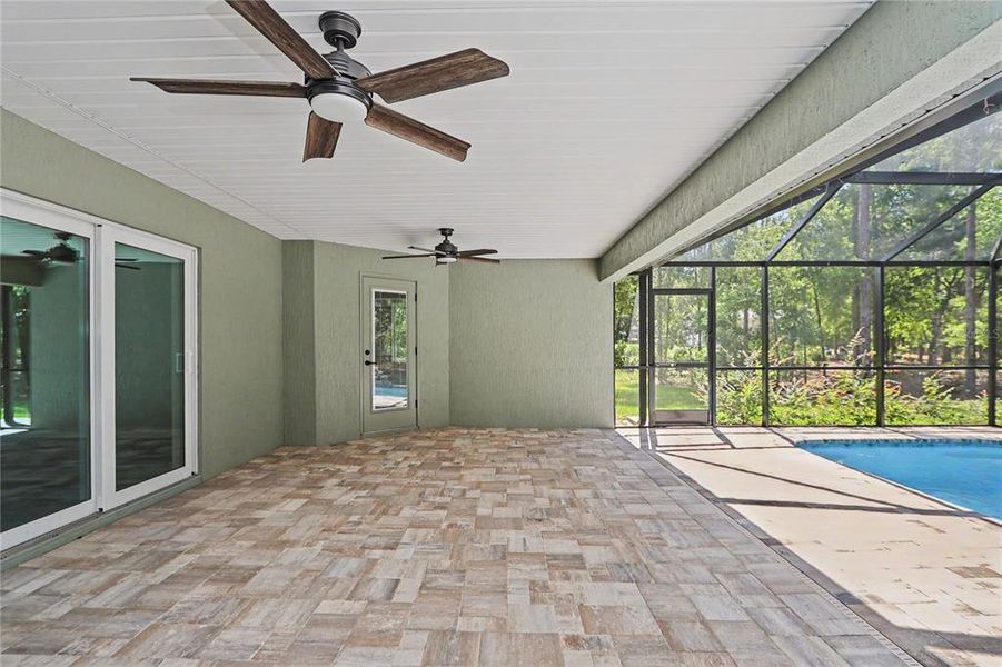Exterior details and patio area of a home in , Dunnellon (Image 42).