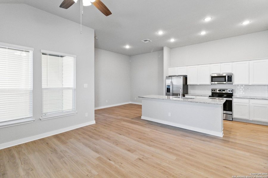 Spacious, unfurnished interior of a new home in , San Antonio (Image 19).