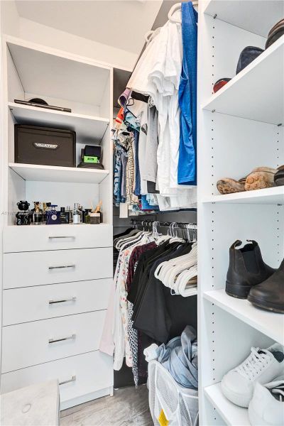 Close-up of interior finishes inside a home in , Loxahatchee (Image 21).