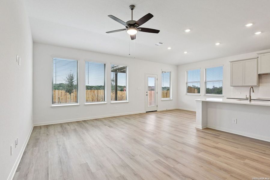 Spacious, unfurnished interior of a new home in Fox Falls, Boerne (Image 38).