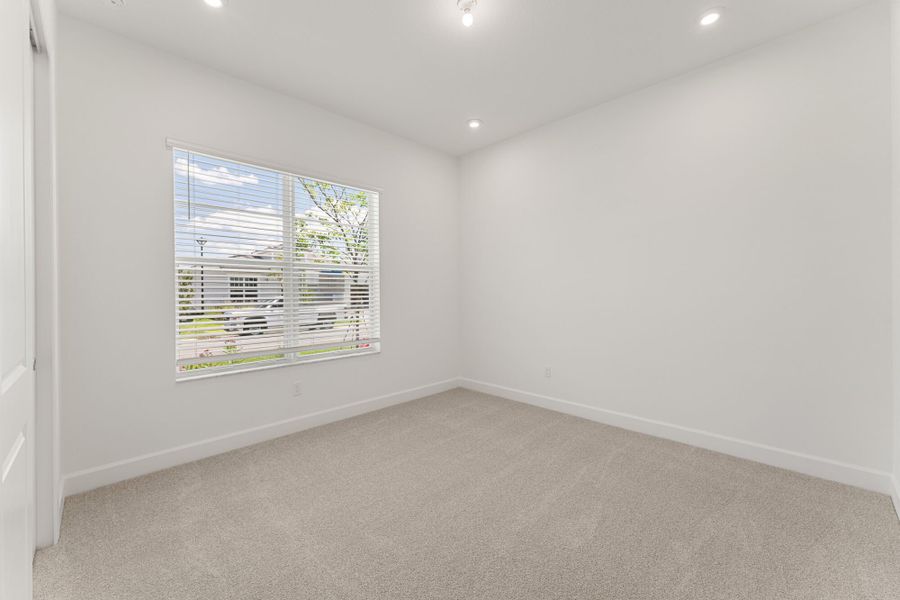 Spacious, unfurnished interior of a new home in Tradition, Port St. Lucie (Image 15).