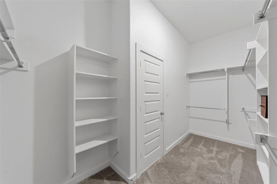 Huge primary closet! Huge primary closet!