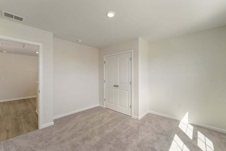 Spacious, unfurnished interior of a new home in Richmond Hill, Inman (Image 22).