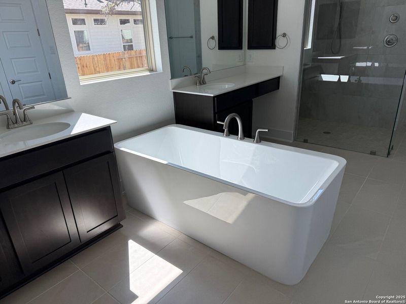 Furnished interior view inside a new home in Mesa Western, Cibolo (Image 6).