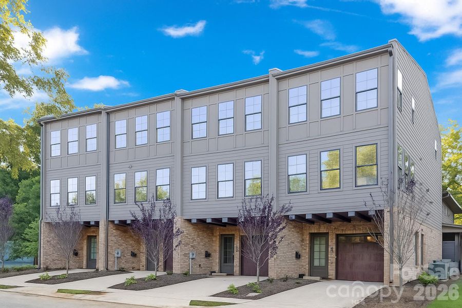 Condo located in Charlotte, NC showcasing its design and architecture (Image 3). Condo located in Charlotte, NC showcasing its design and architecture (Image 3).