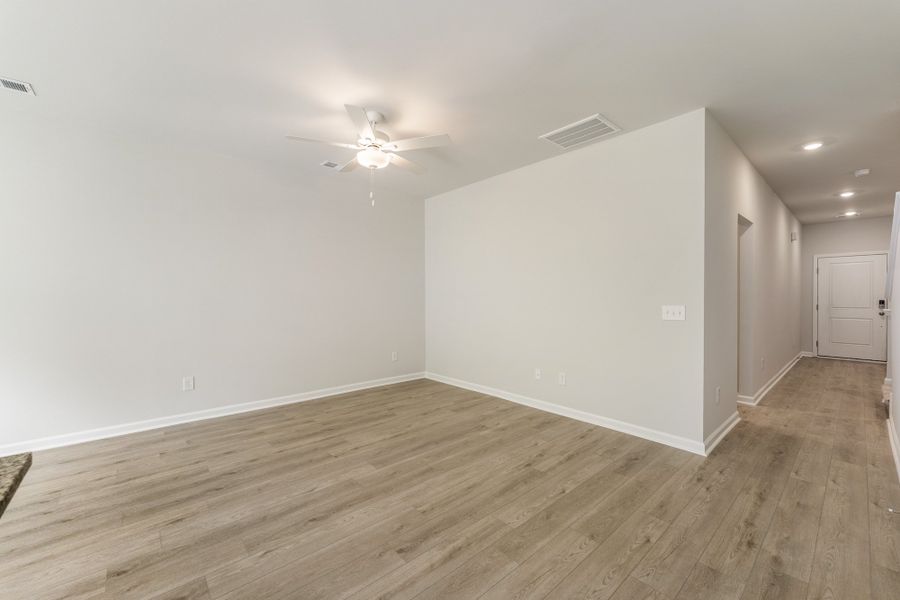 Spacious, unfurnished interior of a new home in Edwards Station, Taylors (Image 12).