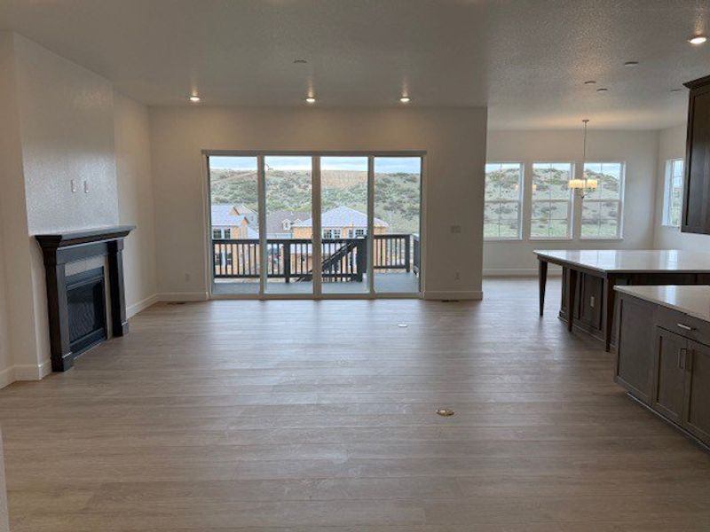 Spacious, unfurnished interior of a new home in Macanta, Castle Rock (Image 4).