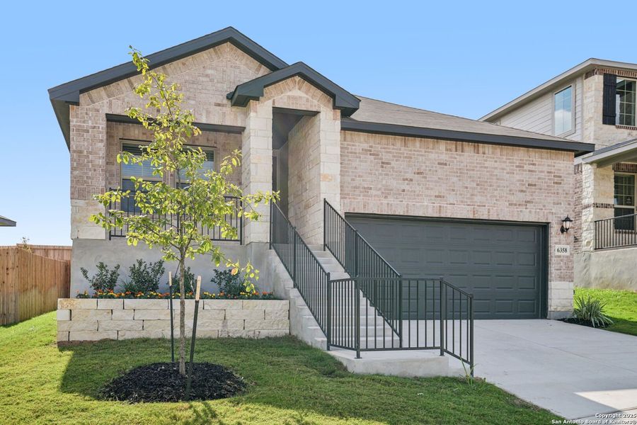 Exterior details and patio area of a home in Comanche Ridge, San Antonio (Image 19). Exterior details and patio area of a home in Comanche Ridge, San Antonio (Image 19).