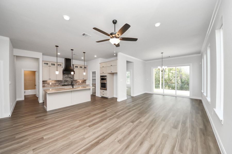 Spacious, unfurnished interior of a new home in Lexington Heights, Willis (Image 20).