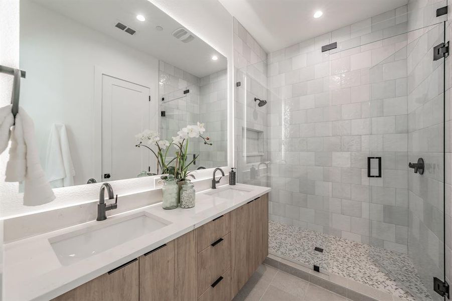 Furnished interior view inside a new home in , Dallas (Image 14).