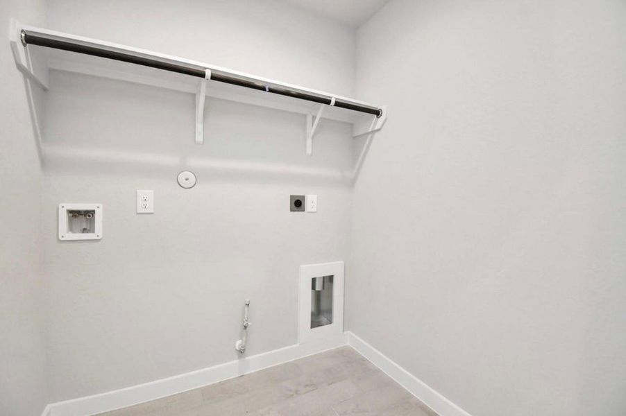 Spacious, unfurnished interior of a new home in Telge Ranch, Cypress (Image 34).