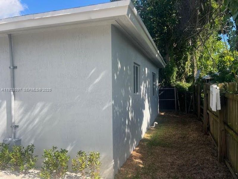 Exterior details and patio area of a home in , Miami (Image 15).