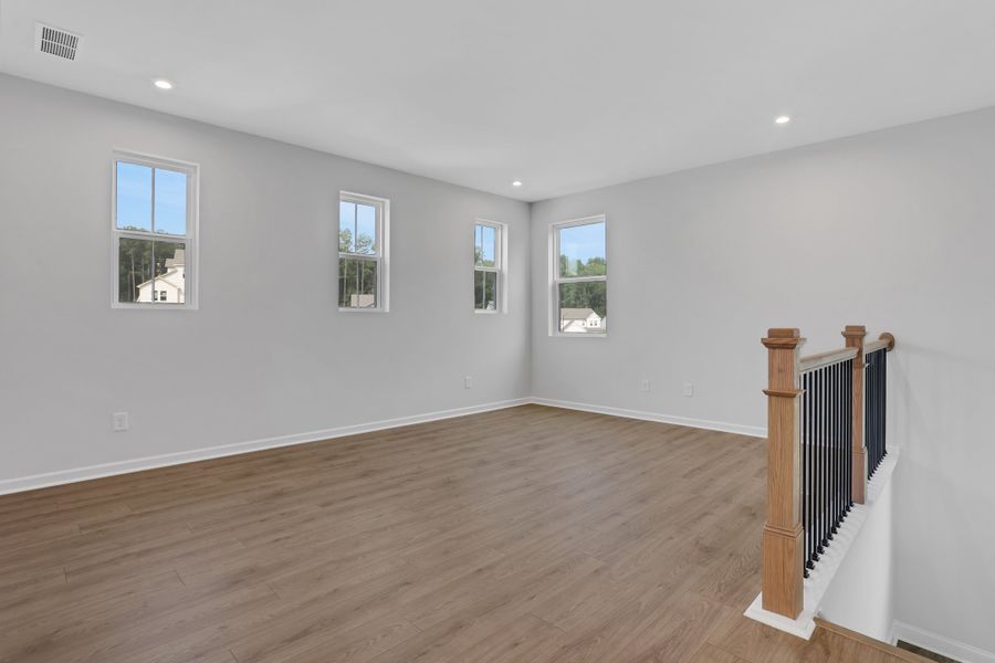 Spacious, unfurnished interior of a new home in Cambridge at Steels Bridge, Canton (Image 22).