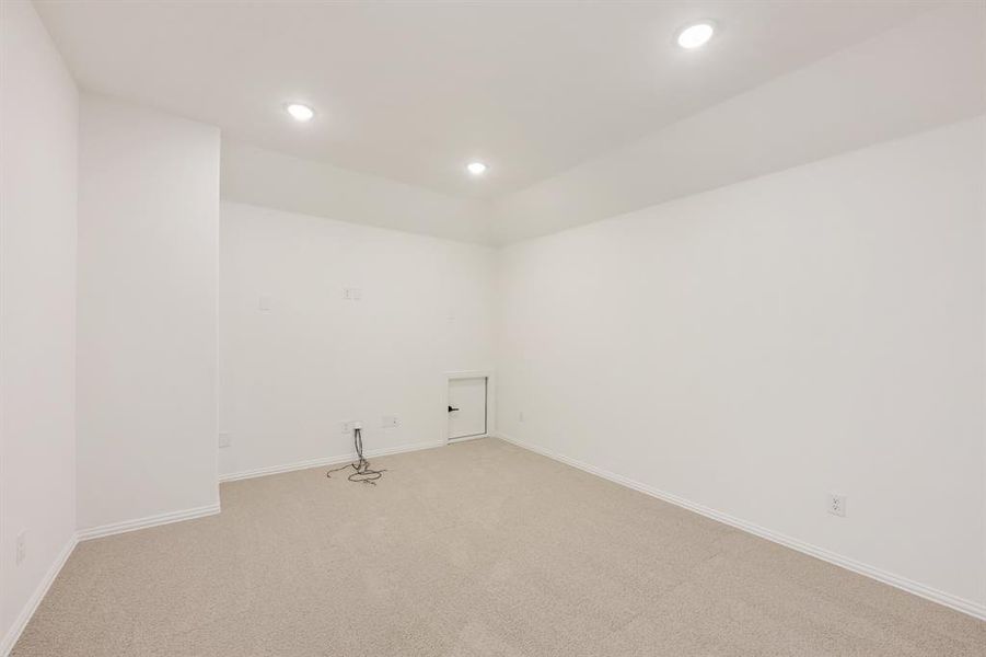 Spacious, unfurnished interior of a new home in Willow Wood Classic 60, McKinney (Image 27).