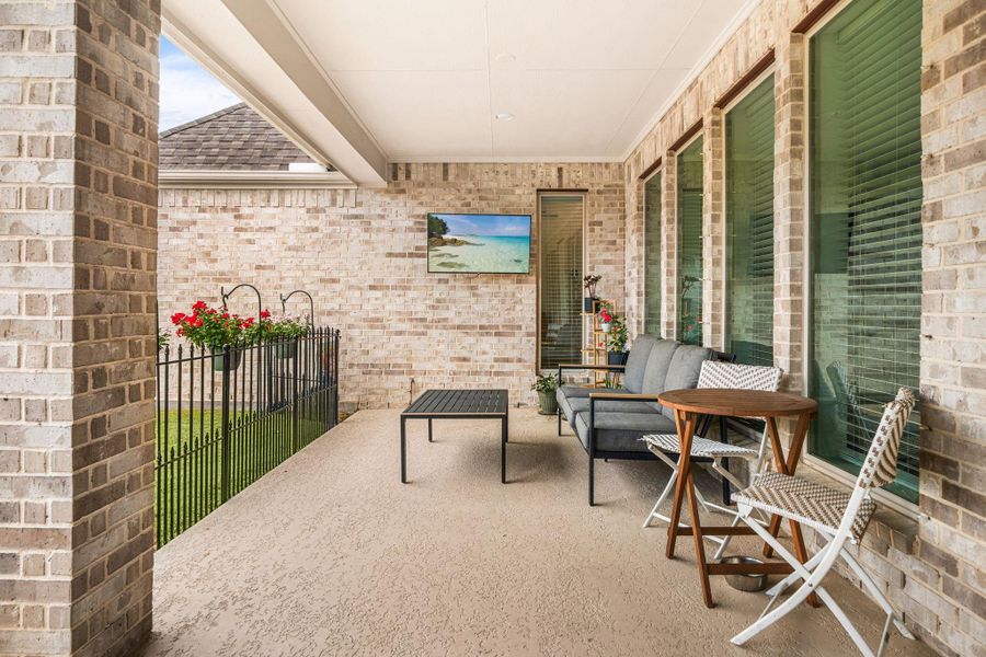 Exterior details and patio area of a home in , Manvel (Image 3).