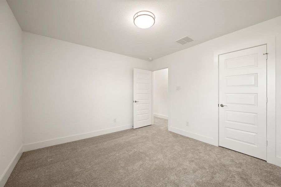 Spacious, unfurnished interior of a new home in The Resort on Eagle Mt. Lake, Fort Worth (Image 37).